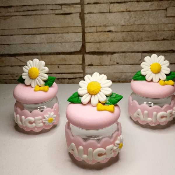 Kit com 5 potes de vidro para lembrancinhas de casamento, aniversário entre outras datas comemorativas decorados com biscuit